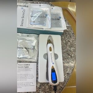 Snow Fibro Blast Skin Co. Brand New.